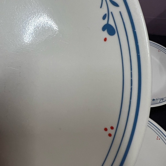 Corelle Cream and Blue Vintage Country Violets Corelle Dinner plates Set of 7 - Picture 3 of 16